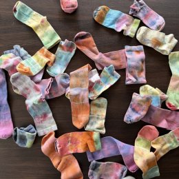 Aktuelles - Kunterbunte Socken färben mit Rabe Socke
